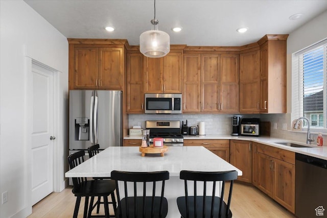 574 W 500 N, Smithfield, UT 84335 - kitchen featuring tasteful backsplash, stainless steel appliances, light countertops, a kitchen bar, and a sink