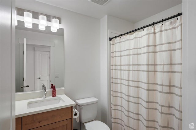 574 W 500 N, Smithfield, UT 84335 - bathroom featuring visible vents, toilet, a shower with curtain, and vanity