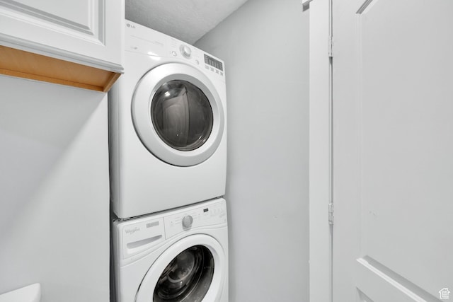 5103 W S Jordan Pkwy, South Jordan, UT 84009 - laundry room featuring stacked washer and clothes dryer and laundry area