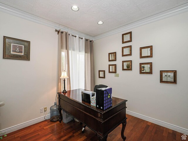 office space with an ornate ceiling, wood finished floors, recessed lighting, and baseboards