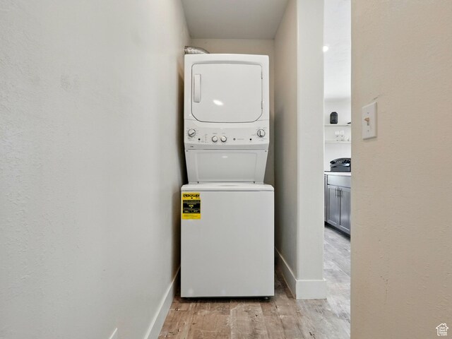 302 34th St, Ogden, UT 84401 - laundry area with stacked washer / drying machine, light wood-type flooring, and baseboards