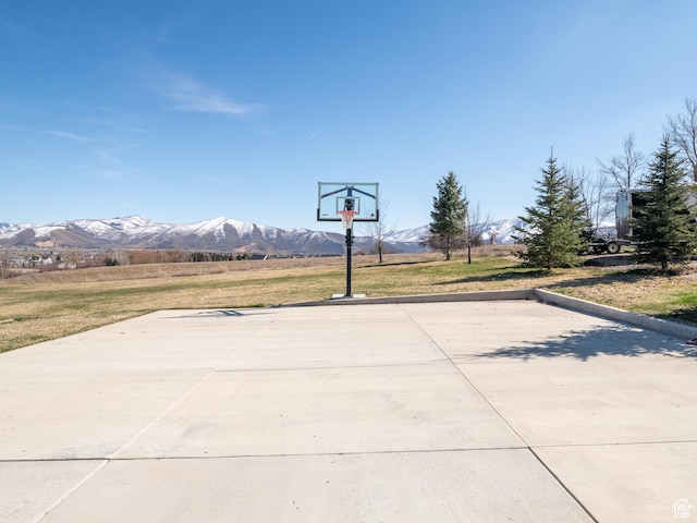 641 W 500 S, Midway, UT 84049 - view of sport court featuring a mountain view, basketball hoop, and a yard