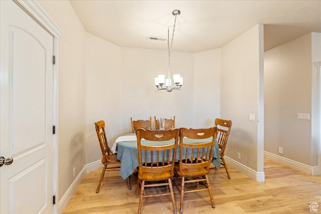 388 E 1060 S, Ivins, UT 84738 - dining space with visible vents, a notable chandelier, baseboards, and light wood-type flooring