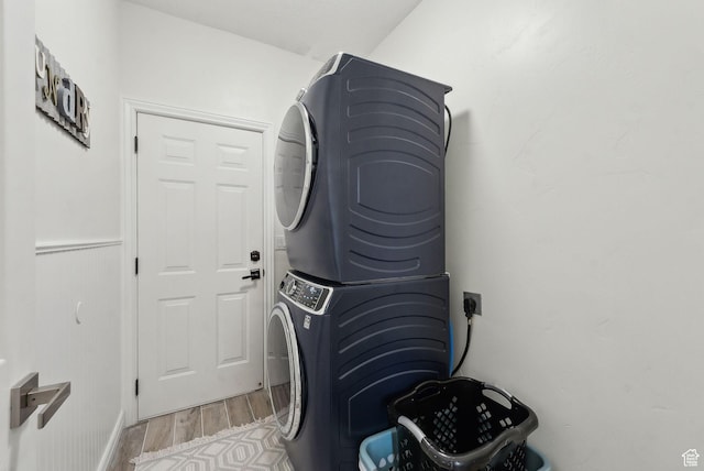 53 W 300 S, Midway, UT 84049 - laundry area with light wood-style floors, stacked washer / drying machine, and laundry area