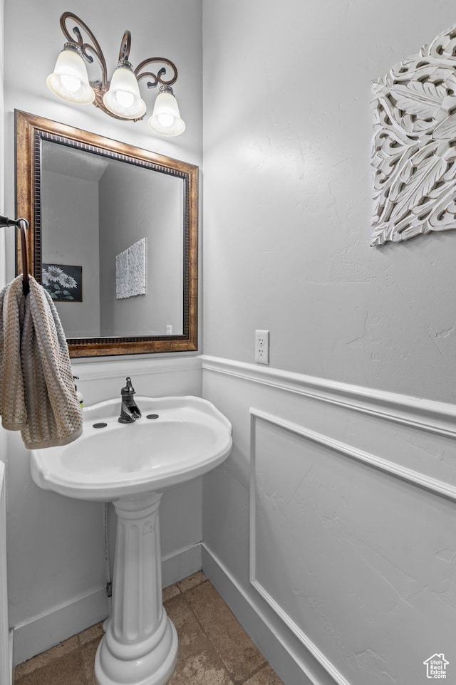 2277 W 900 N, Lehi, UT 84043 - bathroom featuring baseboards