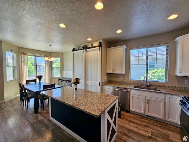 1013 W 90 S, Spanish Fork, UT 84660 - kitchen with dishwasher, a sink, a barn door, a chandelier, and a textured ceiling