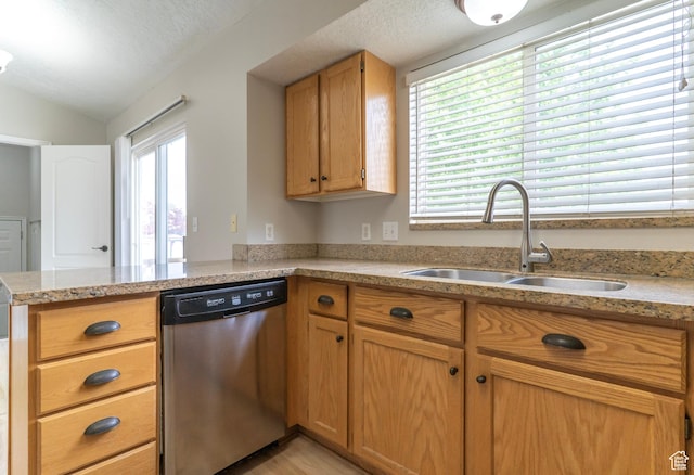 1608 W 8470 S, West Jordan, UT 84088 - kitchen with a sink, a peninsula, a textured ceiling, dishwasher, and lofted ceiling