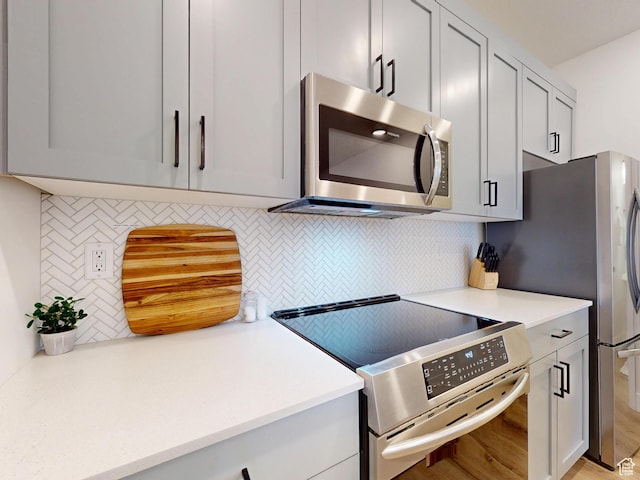 5399 S Cerulean Ln Unit 98, St George, UT 84790 - kitchen featuring light wood-style floors, backsplash, stainless steel appliances, and light countertops