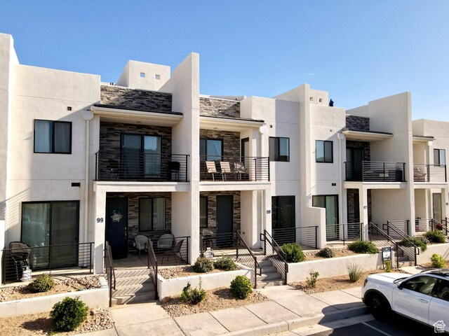 5399 S Cerulean Ln Unit 98, St George, UT 84790 - view of building exterior with uncovered parking