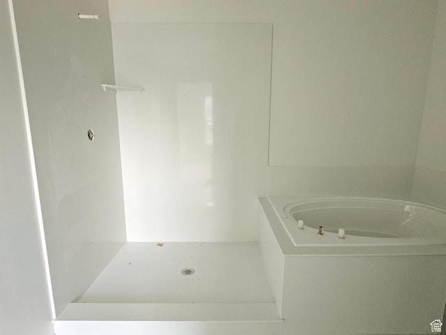 2814 W 2705 N Unit 89, Plain City, UT 84404 - bathroom with a garden tub