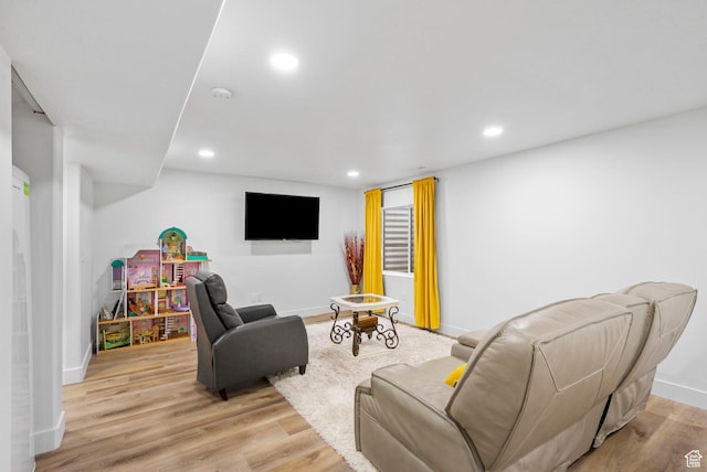 7465 N Cottage Ln, Eagle Mountain, UT 84005 - living area with baseboards, light wood-type flooring, and recessed lighting