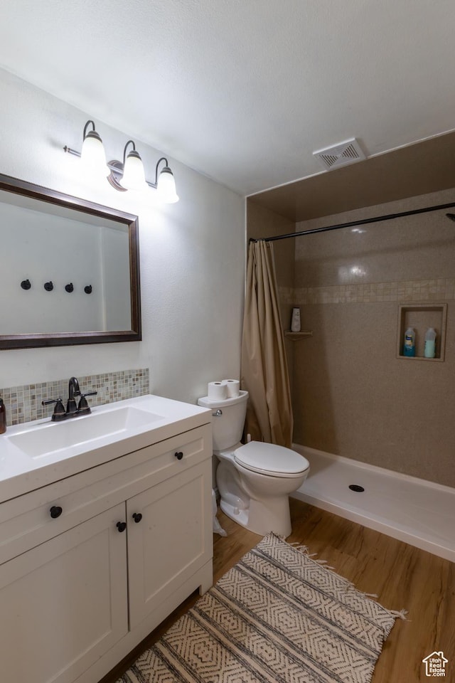 450 Hillside Pl, Cedar City, UT 84721 - full bath with visible vents, vanity, curtained shower, wood finished floors, and toilet