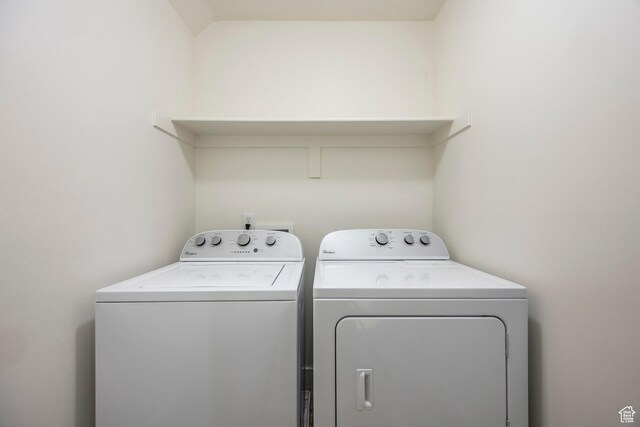 4306 Degray Dr, South Jordan, UT 84095 - laundry area with washer and clothes dryer