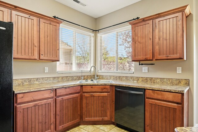 194 S 2875 W, Cedar City, UT 84720 - kitchen with a sink, plenty of natural light, black appliances, and visible vents