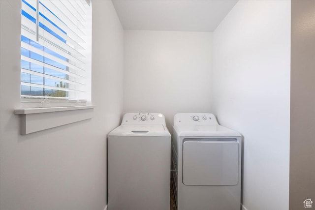 591 S Lakeside Dr, Franklin, ID 83237 - clothes washing area featuring laundry area and washing machine and dryer