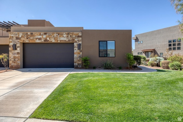 1677 W Escapes Dr Unit 103, St George, UT 84770 - view of front of house featuring an attached garage, driveway, stucco siding, and a front yard