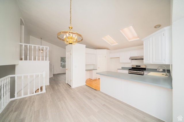 1720 N 1850 E, North Logan, UT 84341 - kitchen featuring a peninsula, stainless steel gas range oven, light wood-type flooring, under cabinet range hood, and a sink