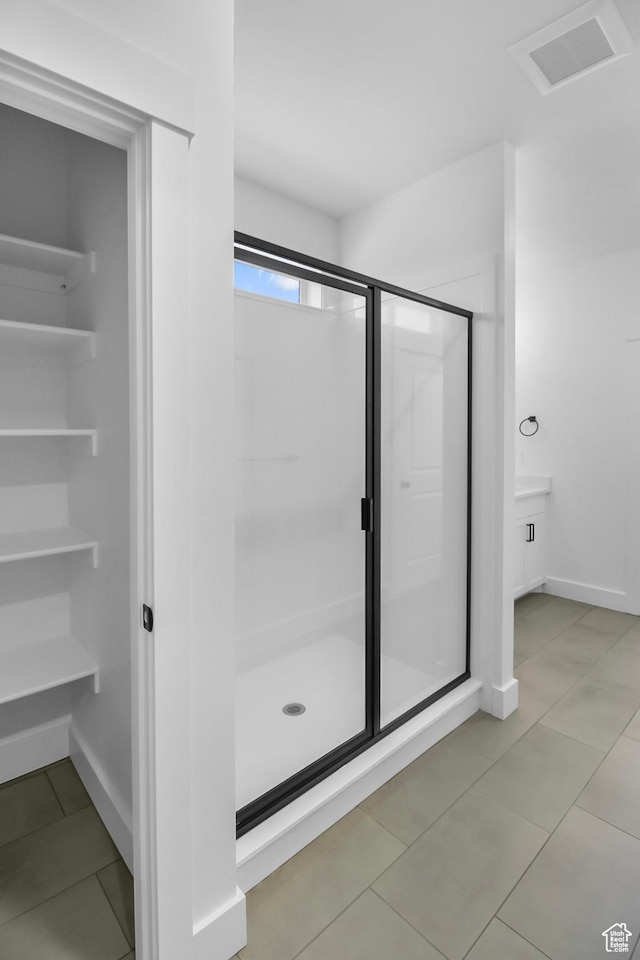full bath featuring visible vents, tile patterned flooring, baseboards, and a stall shower