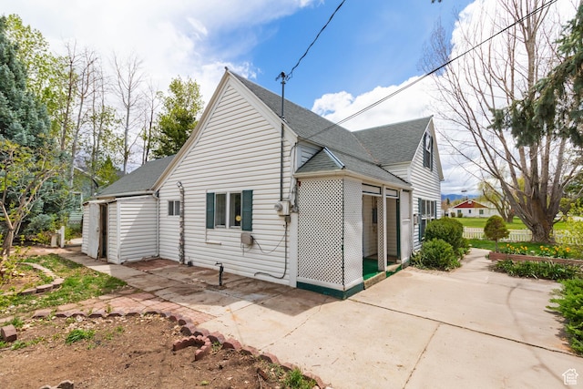 394 W 100 N, Mount Pleasant, UT 84647 - view of side of home with roof with shingles, fence, and a patio area