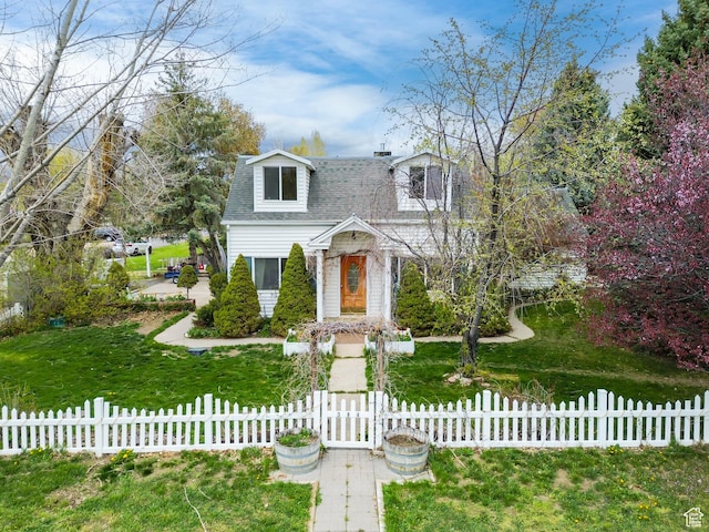 394 W 100 N, Mount Pleasant, UT 84647 - cape cod house featuring a fenced front yard and roof with shingles