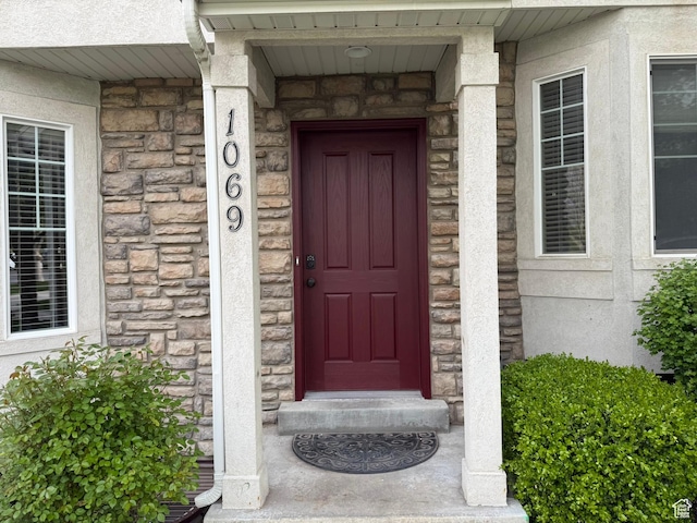 1069 N Independence Ave, Provo, UT 84604 - property entrance featuring stone siding