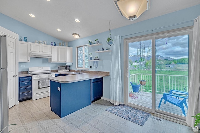 1976 N 1720 W, Clinton, UT 84015 - kitchen with appliances with stainless steel finishes, a sink, a peninsula, light floors, and under cabinet range hood