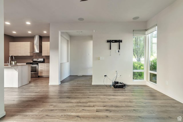 11611 S Alexandria W, South Jordan, UT 84009 - unfurnished living room featuring a ceiling fan, baseboards, recessed lighting, light wood-type flooring, and a sink
