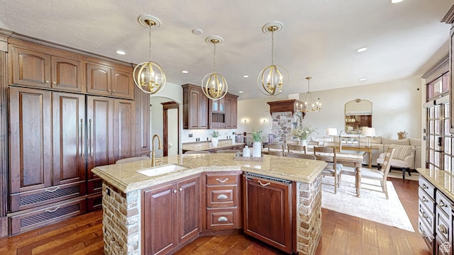 997 W 675 S, Mapleton, UT 84664 - kitchen featuring a sink, a chandelier, a center island with sink, dark wood-style flooring, and arched walkways