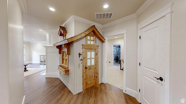 997 W 675 S, Mapleton, UT 84664 - hall featuring recessed lighting, wood finished floors, ornamental molding, and baseboards