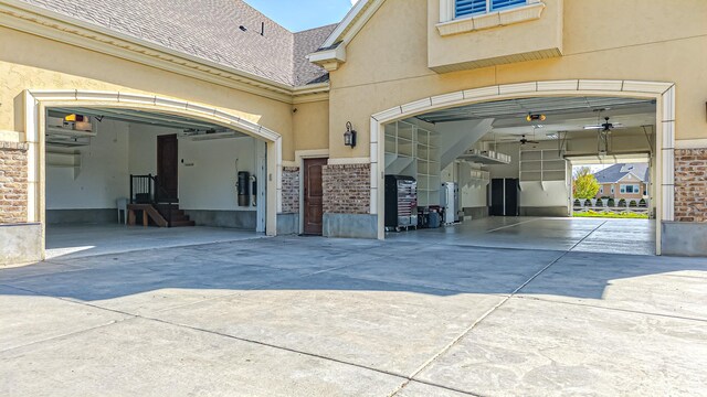 997 W 675 S, Mapleton, UT 84664 - garage with concrete driveway