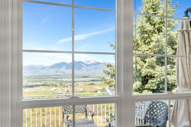110 W Oak Cir, Woodland Hills, UT 84653 - room details featuring a mountain view