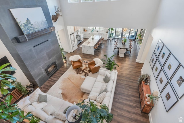 654 N 200 E, American Fork, UT 84003 - living area with baseboards, a fireplace, wood finished floors, and a towering ceiling