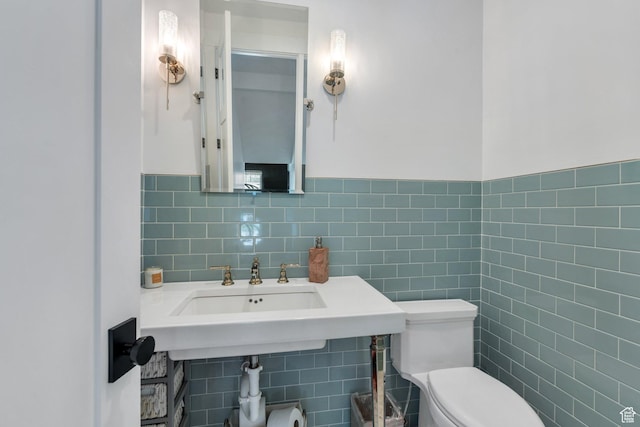654 N 200 E, American Fork, UT 84003 - bathroom featuring toilet and tile walls