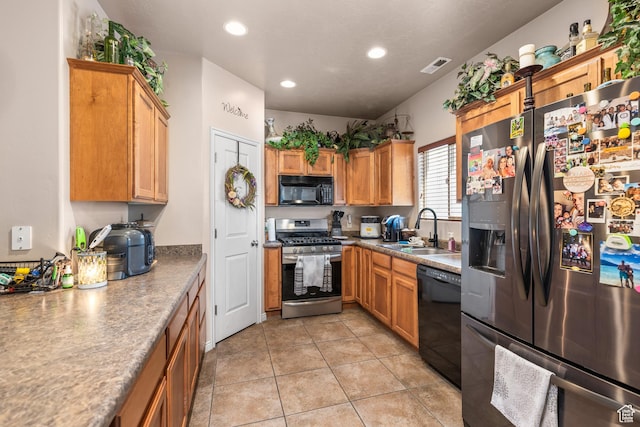 502 N 2480 W, Hurricane, UT 84737 - kitchen featuring visible vents, a sink, black appliances, recessed lighting, and light tile patterned flooring