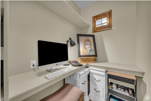 305 E 350 N, Ivins, UT 84738 - office featuring built in study area
