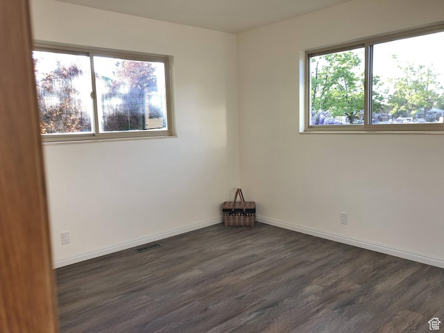 553 S 200 W, Brigham City, UT 84302 - unfurnished room with baseboards, dark wood-style floors, and visible vents