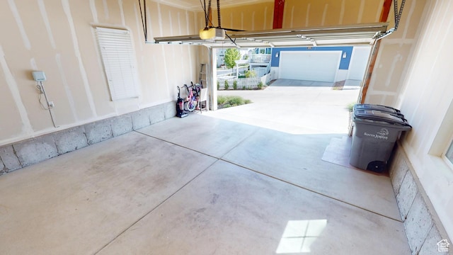 10627 S Lake Terrace Ave S, South Jordan, UT 84009 - garage with a garage door opener