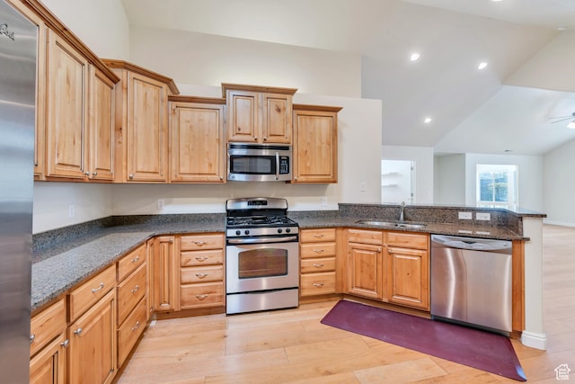 487 W 350 S Unit D, Springville, UT 84663 - kitchen with a sink, light wood-style flooring, stainless steel appliances, a peninsula, and lofted ceiling