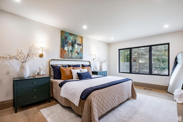 2568 E Sherwood Dr, Salt Lake City, UT 84108 - bedroom featuring light wood-style floors, baseboards, recessed lighting, and visible vents