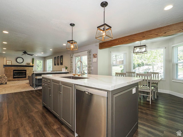 kitchen featuring a sink, gray cabinets, recessed lighting, and open floor plan