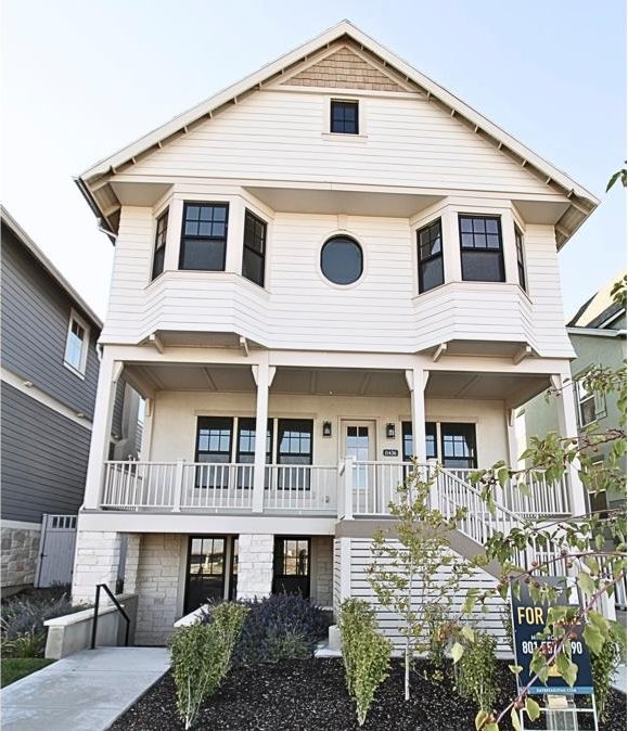 view of front of property with stucco siding and a porch