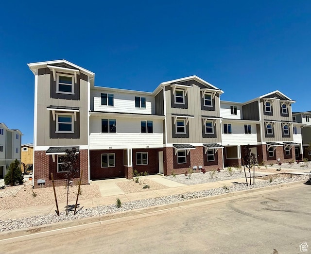 207 N Madison Ave E Unit 124, Santaquin, UT 84655 - multi unit property with board and batten siding and brick siding
