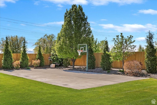864 S Wellington Dr W, Kaysville, UT 84037 - view of sport court featuring basketball court