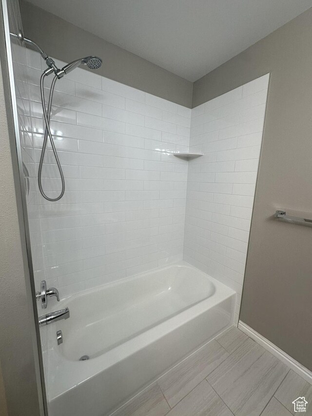 498 N 80 W, Lindon, UT 84042 - full bath with baseboards and tub / shower combination
