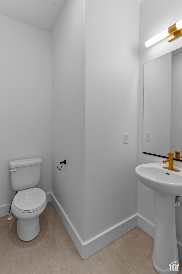 688 N 600 W Unit 104, Tremonton, UT 84337 - bathroom featuring baseboards and tile patterned floors
