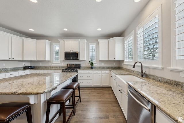 272 S 300 E, Midway, UT 84049 - kitchen featuring stainless steel appliances, a breakfast bar, a wealth of natural light, and a sink