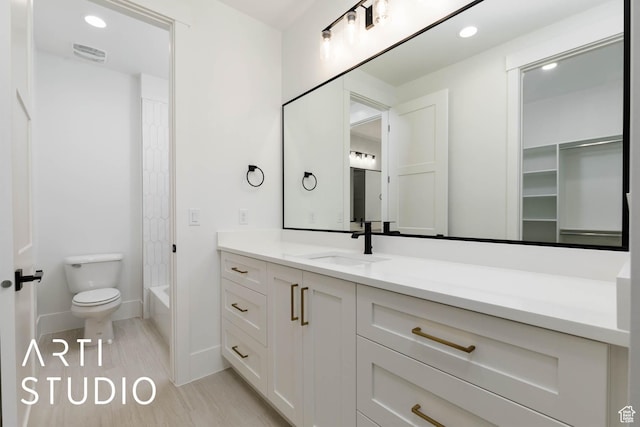 5220 W 2040 S, Hurricane, UT 84737 - full bath with toilet, vanity, baseboards, shower / bath combo, and recessed lighting