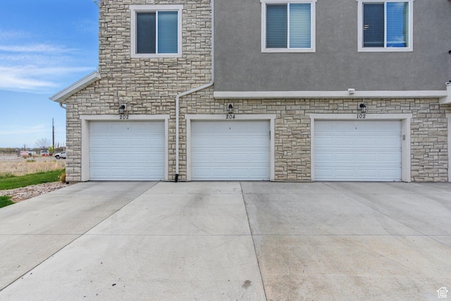 3647 W 1530 N Unit Hh204, Lehi, UT 84043 - garage with driveway