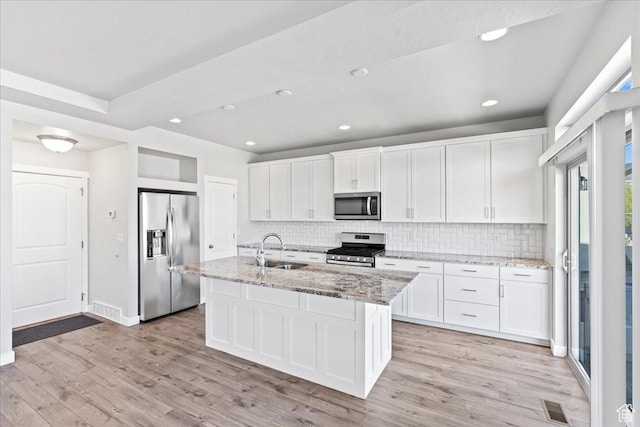 4264 W Abbey Bend Ln, Herriman, UT 84096 - kitchen featuring stainless steel appliances, a sink, decorative backsplash, light wood-style floors, and recessed lighting