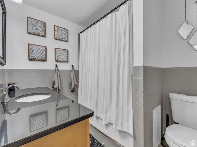 4363 S Butternut Rd E, Holladay, UT 84124 - bathroom featuring vanity, a shower with shower curtain, toilet, and tile walls